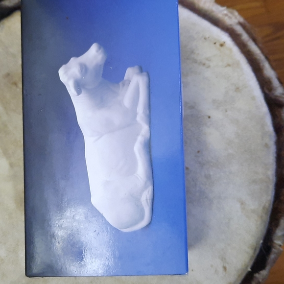 NIB AVON NATIVITY COLLECTIBLES WHITE MANGER PORCELAIN COW VINTAGE - Picture 3 of 4